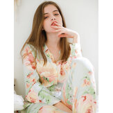 Original
Conjunto de pijama de solapa con botones y manga larga estampado floral