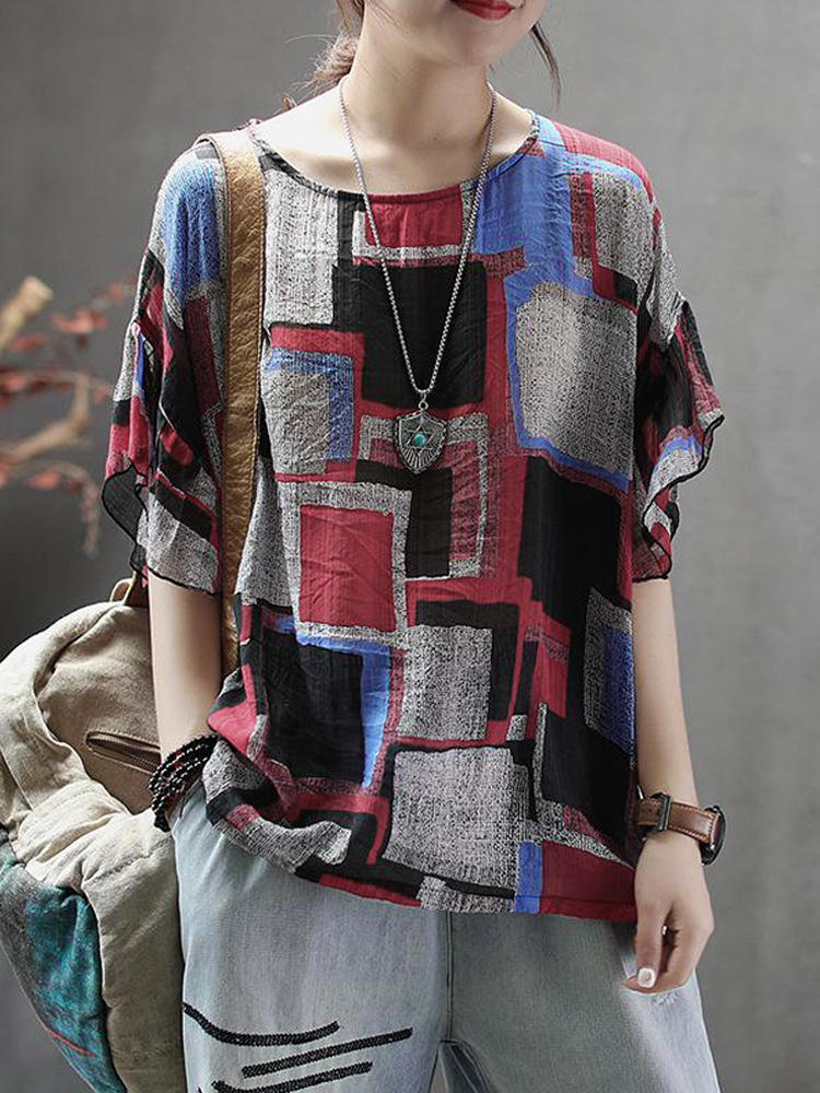 المرأة قصيرة الأكمام جولة الرقبة بلوزة عادية طباعة